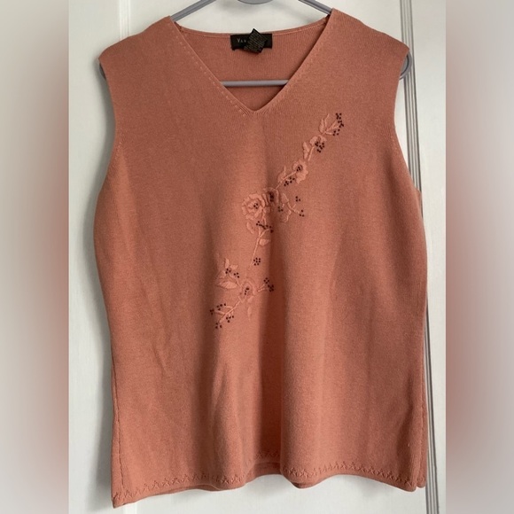 Van Heusen Women’s V-Neck Pullover Vest Sweater embroidered, Size: Large - Picture 2 of 12